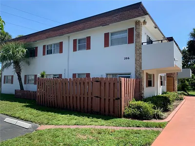 206 SW 1st Street J-4, Pompano Beach, FL 33060 #J-4 Pompano Beach FL