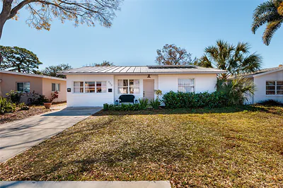 600 74TH AVENUE N St Petersburg FL