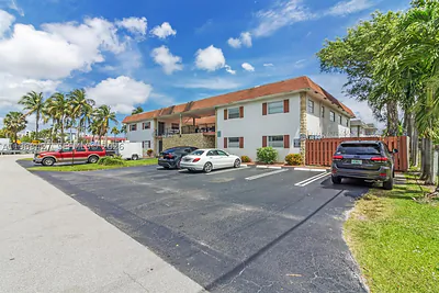 344 SW 1st St 6 #6 Pompano Beach FL