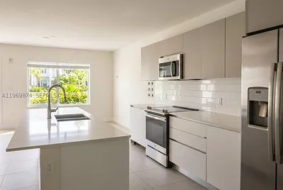 2535 NE 193rd St 3104 #3104 Miami FL