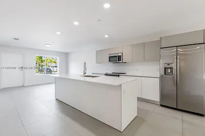 2505 NE 193rd St 4116 #4116 Miami FL
