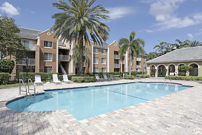 11145 SW 6th St 302 #302 Pembroke Pines FL