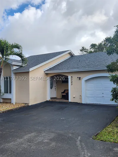 5723 NW 100th Ct Doral FL