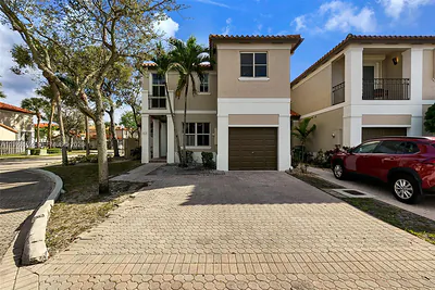 8338 NW 145th St Miami Lakes FL