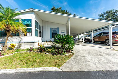 37827 MISSION HILLS AVENUE Zephyrhills FL
