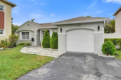 11761 NW 12th St Pembroke Pines FL