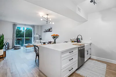 7290 SW 90th St 202 #202 Miami FL