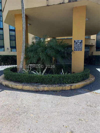 11800 SW 18th St 327-4 #327-4 Miami FL