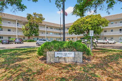 2440 WORLD PARKWAY BOULEVARD 6 #6 Clearwater FL