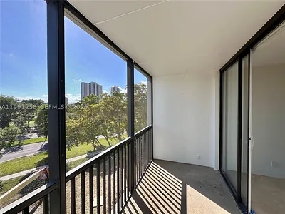 3301 N Country Club Dr 410 #410 Aventura FL