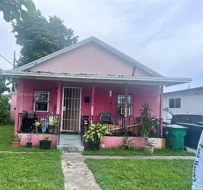 3099 NW 51st St Miami FL