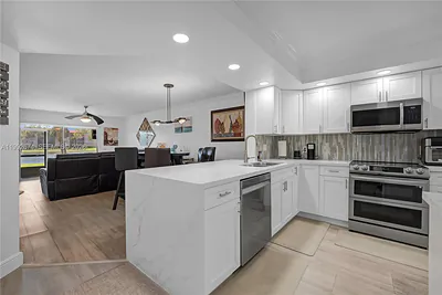 850 SW 138th Ave 111D #111D Pembroke Pines FL