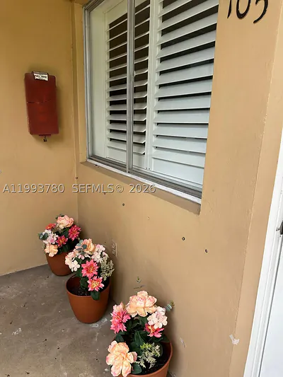 411 S Crescent Dr 105 #105 Hollywood FL