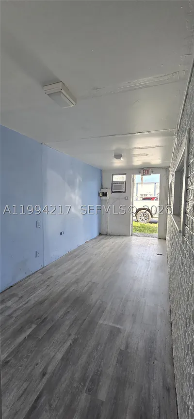 2122 SW 58th Ter West Park FL