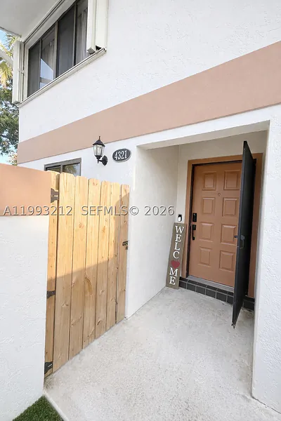 4321 SW 70th Ter Davie FL