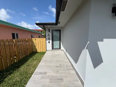 644 NW 6th Ct Hallandale Beach FL