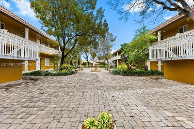 2323 Van Buren St 208 #208 Hollywood FL