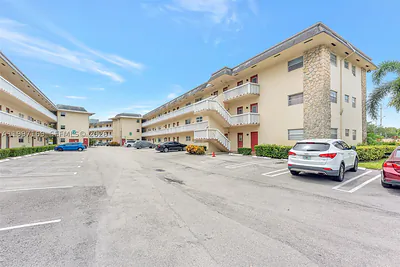 4341 NW 16th St 203 #203 Lauderhill FL
