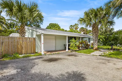 417 SW 1st Ave Boynton Beach FL