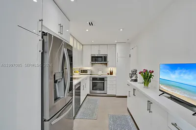 90 Edgewater Dr 625 #625 Coral Gables FL