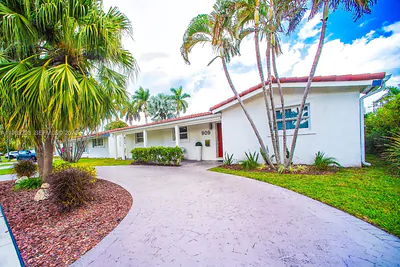 909 N 13th Ct Hollywood FL