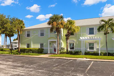 5243 BEACH DRIVE SE B #B St Petersburg FL