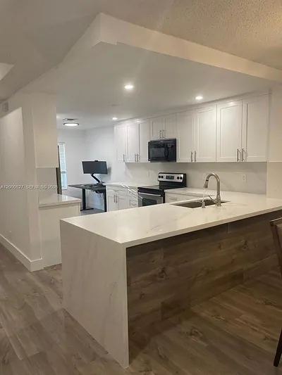 4136 Pine Ridge Ln Weston FL