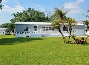 1047 Mayford Lake Rd Moore Haven FL