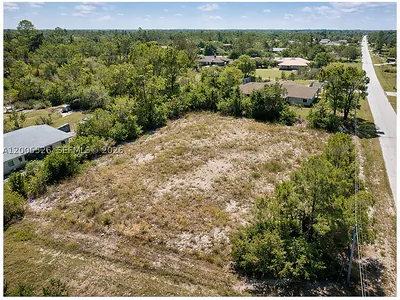 682 Woodcrest Dr Lehigh Acres FL