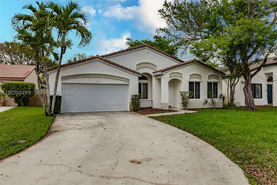 1414 E Harmony Lake Cir Davie FL
