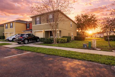 572 CRESTING OAK CIRCLE 19 #19 Orlando FL