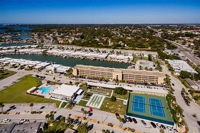 1 BOCA CIEGA POINT BOULEVARD 206 #206 St Petersburg FL