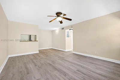 1028 Twin Lakes Dr 21-C #21-C Coral Springs FL