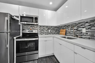1051 SW 1st St 401 #401 Miami FL