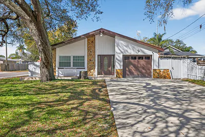 8902 N HAMNER AVENUE Tampa FL