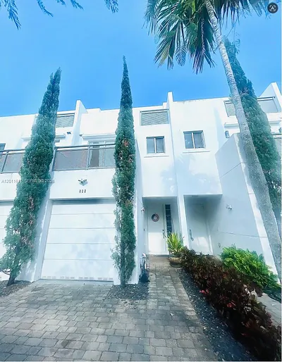 822 NE 19th Ave Fort Lauderdale FL