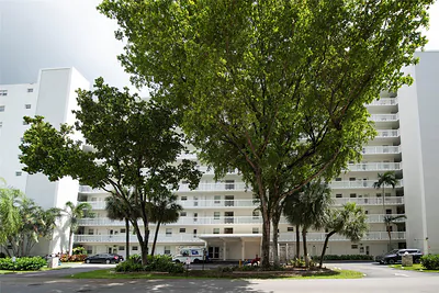 2555 NE 11th Street 302, Fort Lauderdale, FL 33304 #302 Fort Lauderdale FL