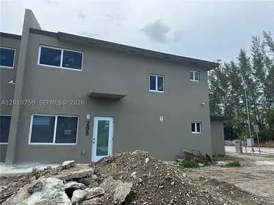 205 NW 159th St Miami FL
