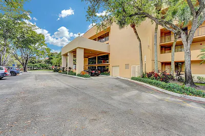 8592 W Sunrise Blvd 408 #408 Plantation FL