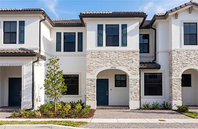 12432 NW 23rd Ct Miami FL