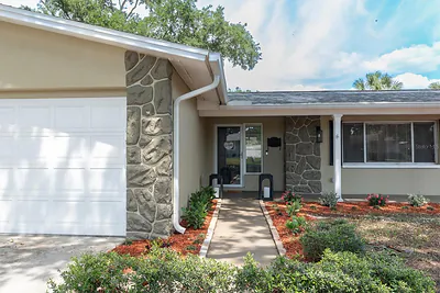 6860 14TH WAY S St Petersburg FL