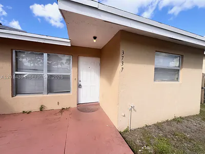 3737 Mil Lake Cir 3737 #3737 Green Acres FL