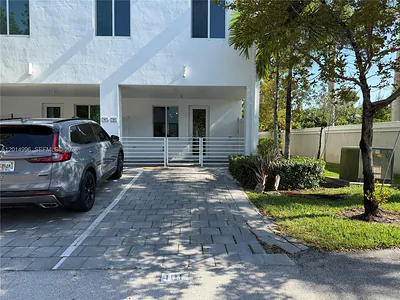 10222 NW 64th Way 101 #101 Doral FL