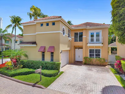 3728 NE 208th Ter Aventura FL