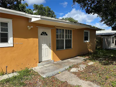 4141 SW 32nd Dr West Park FL