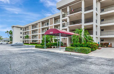 7461 W COUNTRY CLUB DRIVE N 203 #203 Sarasota FL