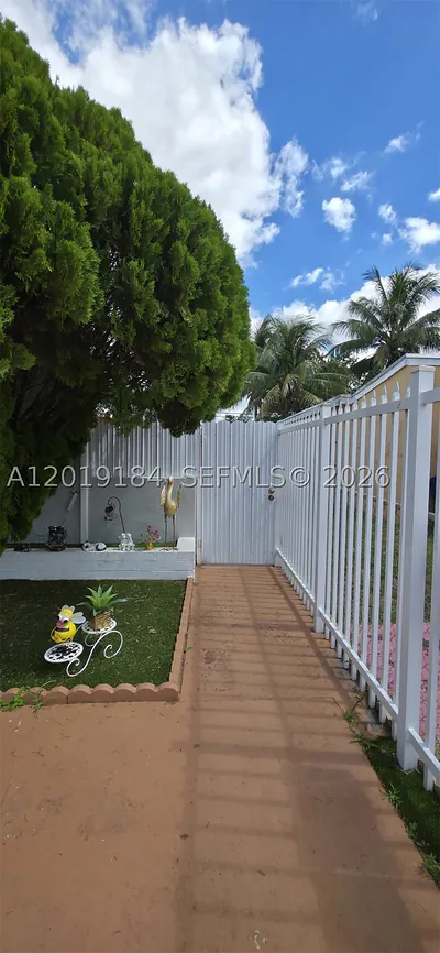3285 NW 98th St 1 #1 Miami FL