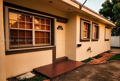 571 NE 172nd St North Miami Beach FL