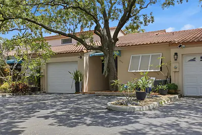 8555 Ardoch Rd Miami Lakes FL