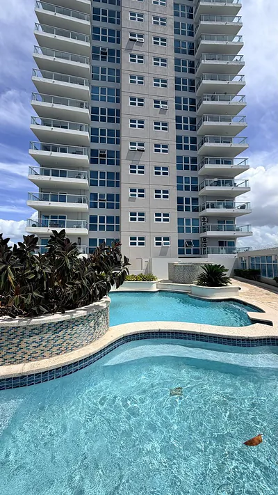 48 Av. Luis Muñoz Rivera CONDO. AQUABLUE, HATO REY 1705 #1705 San Juan PR